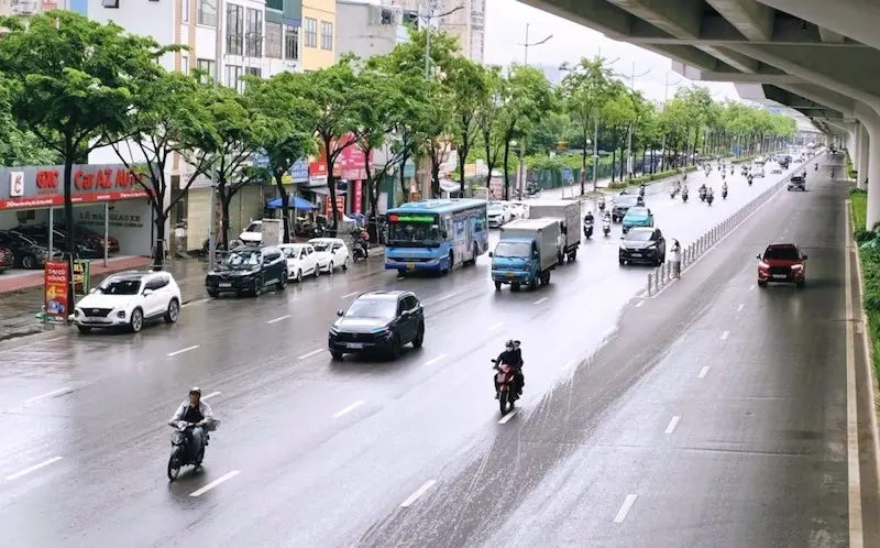 Phân làn giao thông trên đường Phạm Văn Đồng