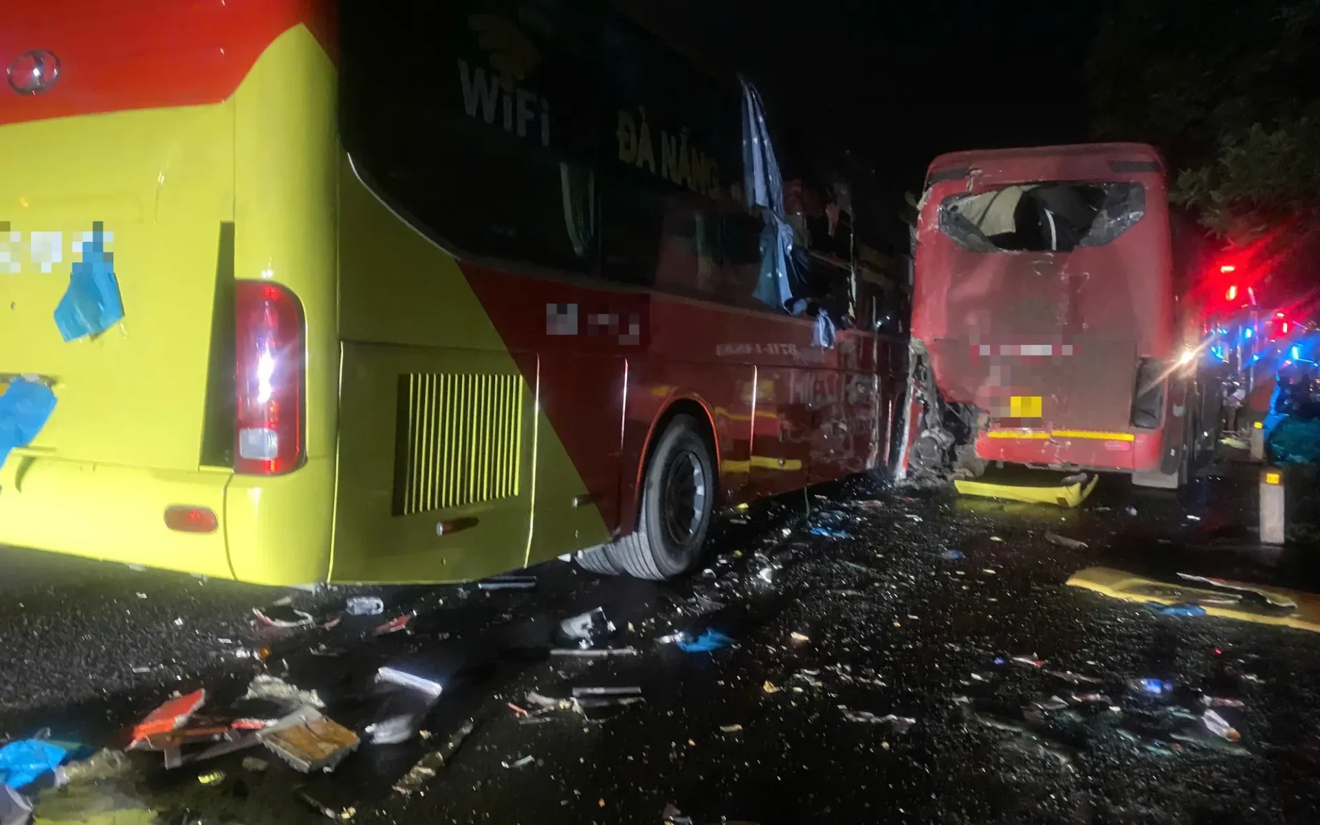 ox42g9_edit-tai-nan-lien-hoan-giua-3-xe-khach-tren-duong-tranh-hue-17492509479991427878524-131-0-1731-2560-crop-1749251031996418485415.webp