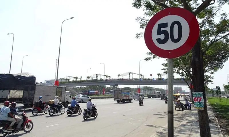 pn8udl bang toc do toi da cho phep di tren duong co gan bang anh minh hoa 110938