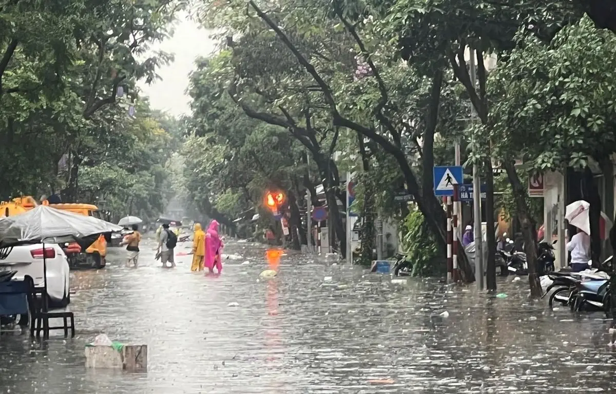 Mưa lớn ở Hà Nội