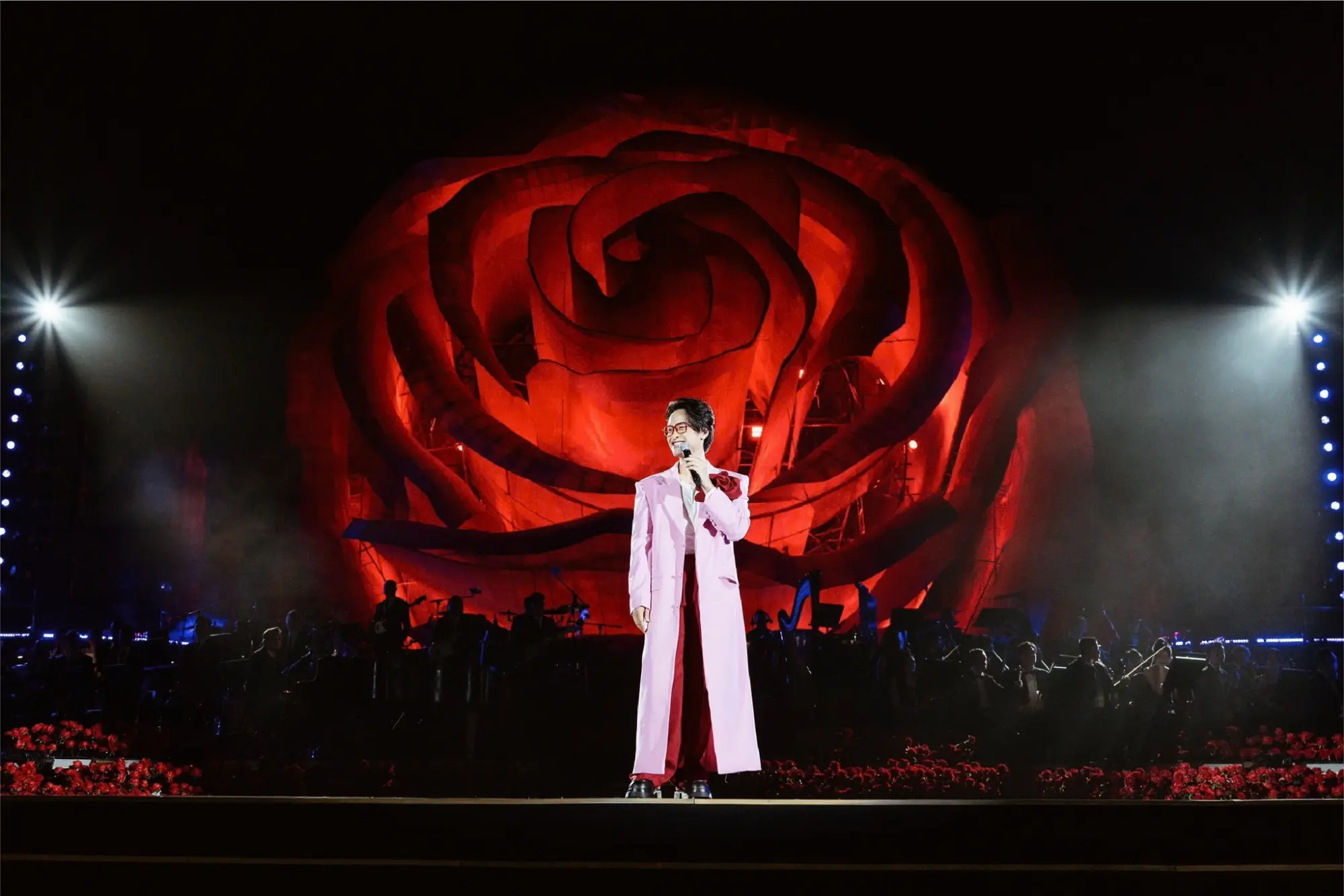 r77x9s ha anh tuan dua concert 11741571288