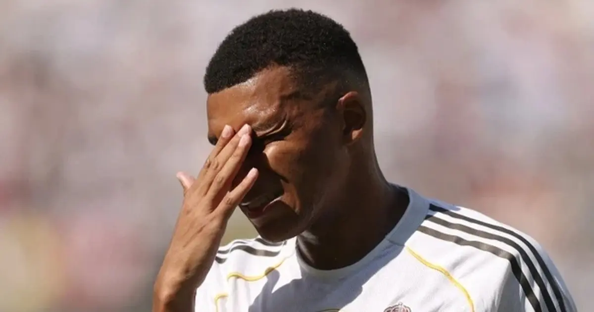 rxpgwx_kylian-mbappe-gay-sot-tren-mang-sau-tran-thua-tham-psg-cropped-1752165517271.webp
