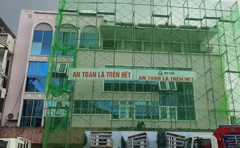 sj6d9g Nha Cong Vu Khach Sa 01