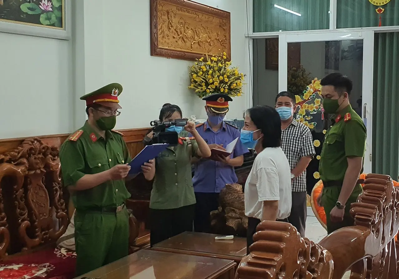 Bắt tạm giam nghi phạm