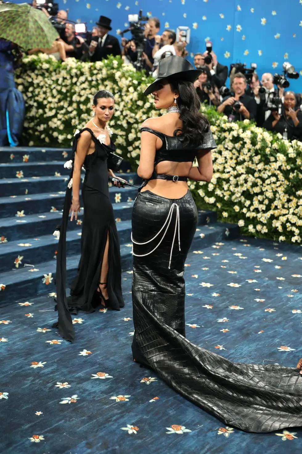 u0obxq kim kardashian attends the 2025 met gala celebrating news photo 1746493505