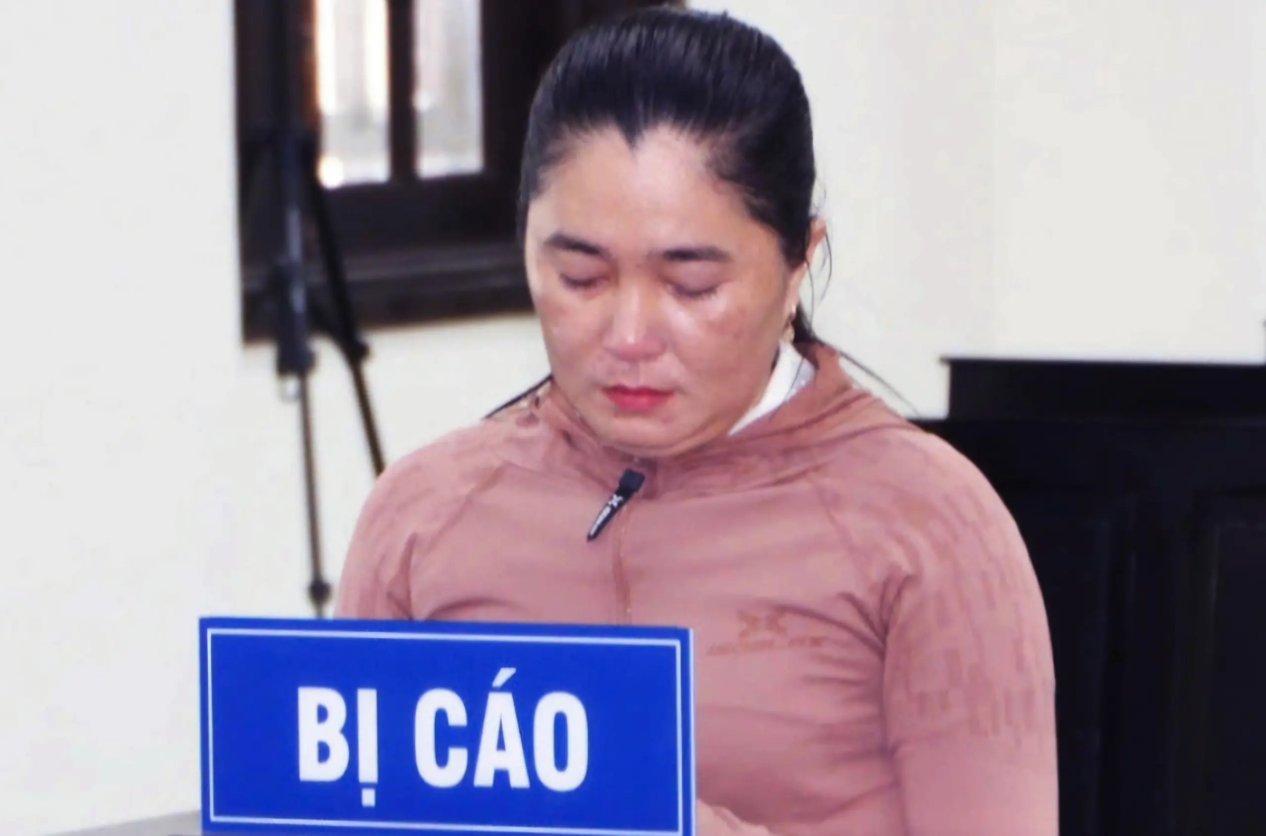 Ở quan điều tra làm việc