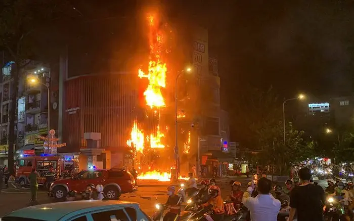 xapfd4 chay cua hang thuc an nhanh 17522858054851688889057 0 165 409 820 crop 1752285816793902777957