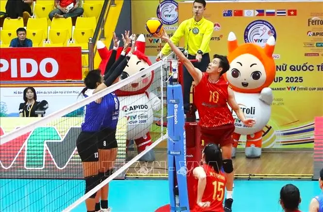 Đội tuyển U21 nữ Việt Nam ăn mừng chiến thắng