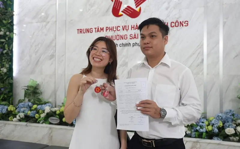 Cặp đôi U90 đăng ký kết hôn
