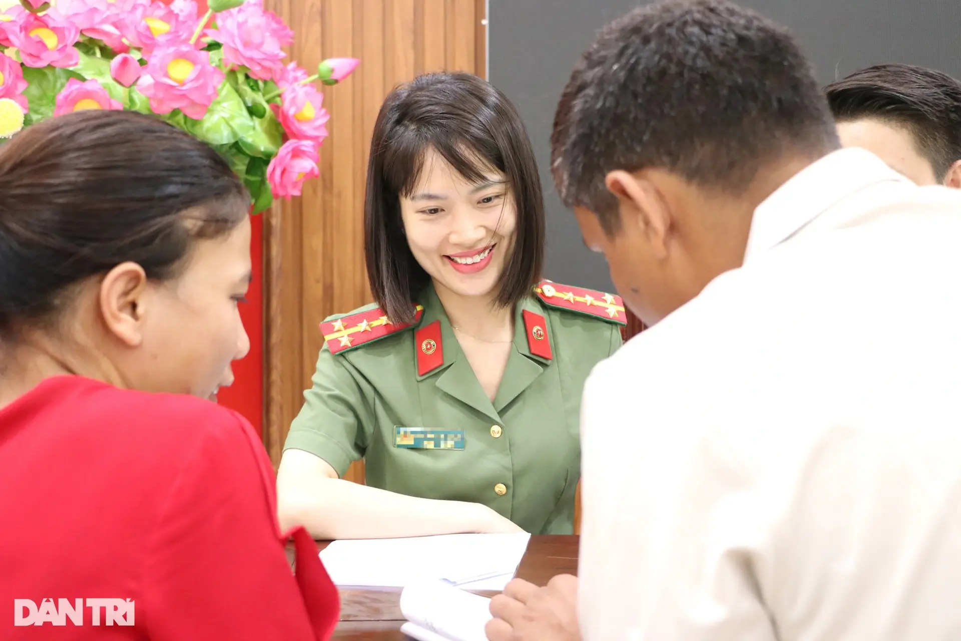 Người nước ngoài làm thủ tục VNeID