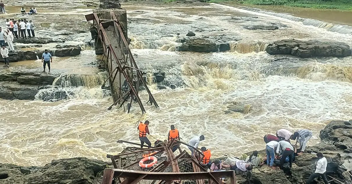 zaq47y afp2025061562fx8t3v1previewindiaaccidentbridge 1750000787530859070745 129 1 757 1200 crop 17500008875531099308402