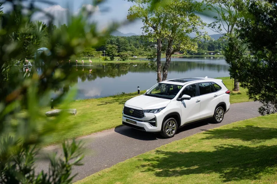 1t25lu toyota innova cross hybrid vneconomyautomotive5