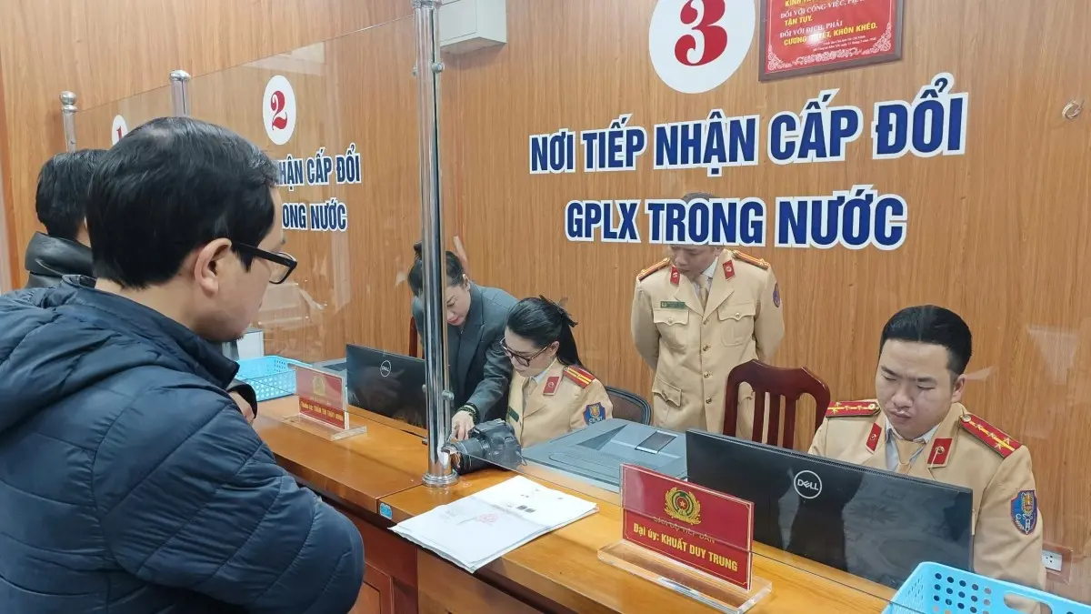 2zr1zh ngay dau csgt cap doi giay phep lai xe quy trinh hop ly nhanh chong khong tac nghen 20250301102553