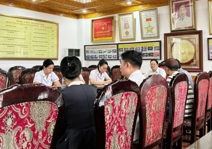 642exr nu dieu duong bi nguoi nha benh nhan hanh hung luc nua dem o ninh binh 06421297