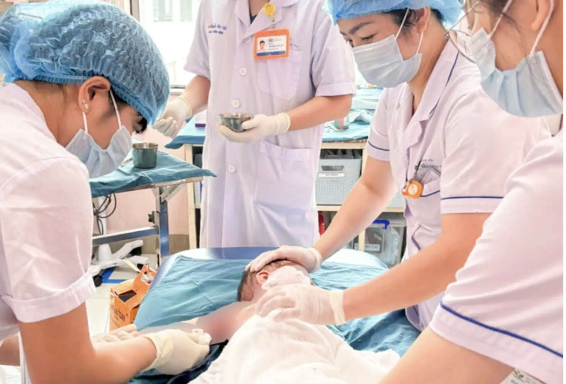 6sltxj tai nan khi an lau khien 3 tre cung nha o ha noi phai vao vien cap cuu 1288
