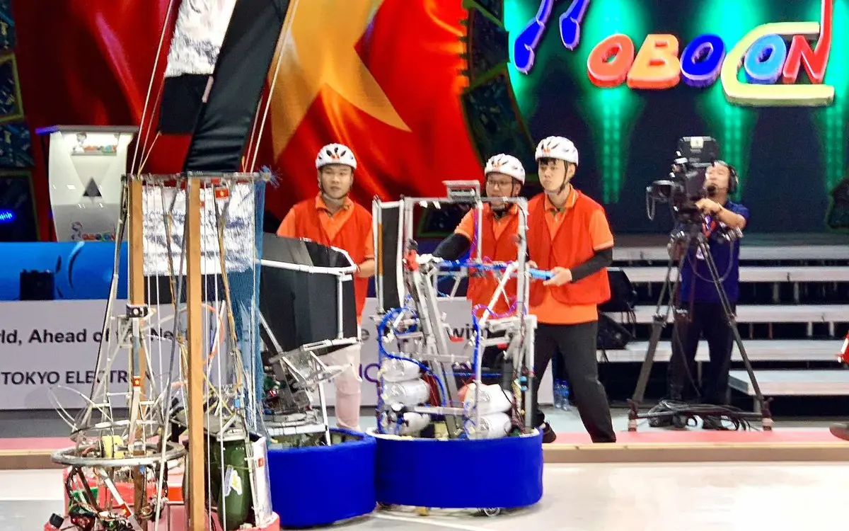 78o6vm robocon lac hong 17560272686531901661441 182 0 1432 2000 crop 1756027288281122831801