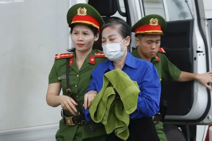 7bmc77 cuu bi thu vinh phuc hoang thi thuy loan xuat hien tai toa phuc son 19 09232573