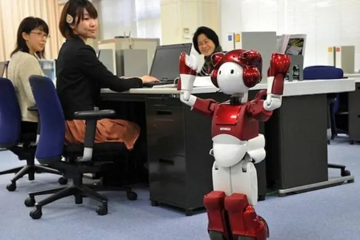 9i0q5y robot giup viec