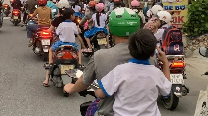 ccjfv3 dung ai anh ve tinh de soi giao thong khu vuc truong hoc anh 17545485133041656510730 281 304 786 1268 crop 17545487110032044354888