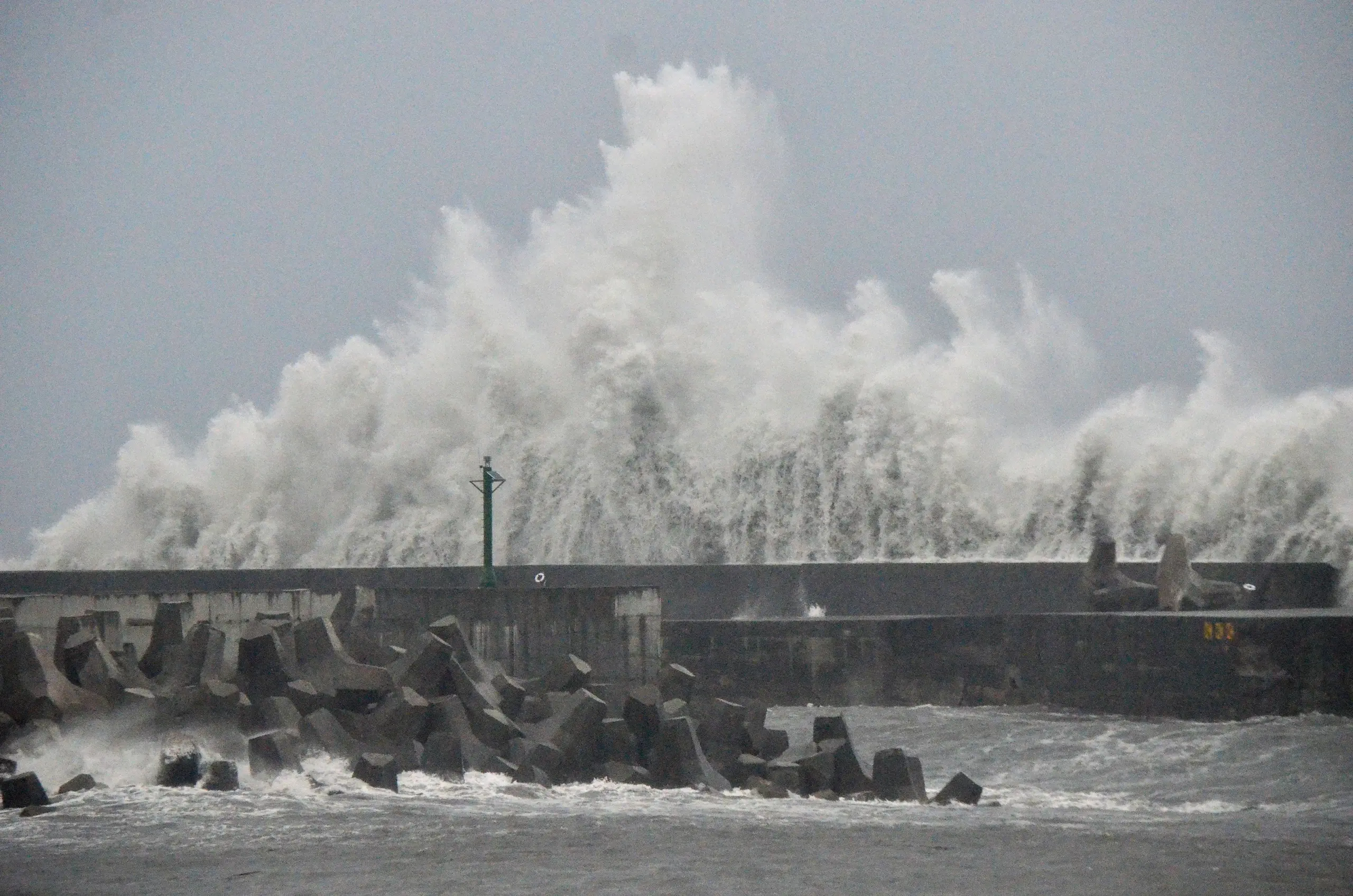enu3jb afp2025081369eb3g3v3highrestopshottaiwanweathertyphoon 1755070970720170707755