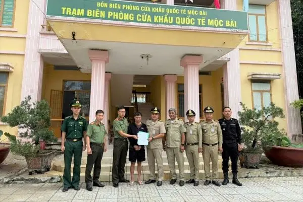 n9v7md doi tuong nim cun pau bi bat giu3 17555748394351692016507