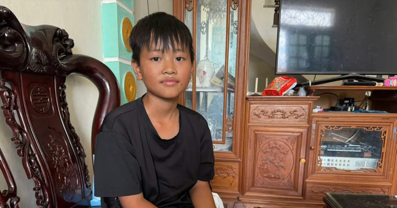 nucqe7 nguoi hung nhi ke phut lao minh xuong kenh cuu em nho o ninh binh 2096