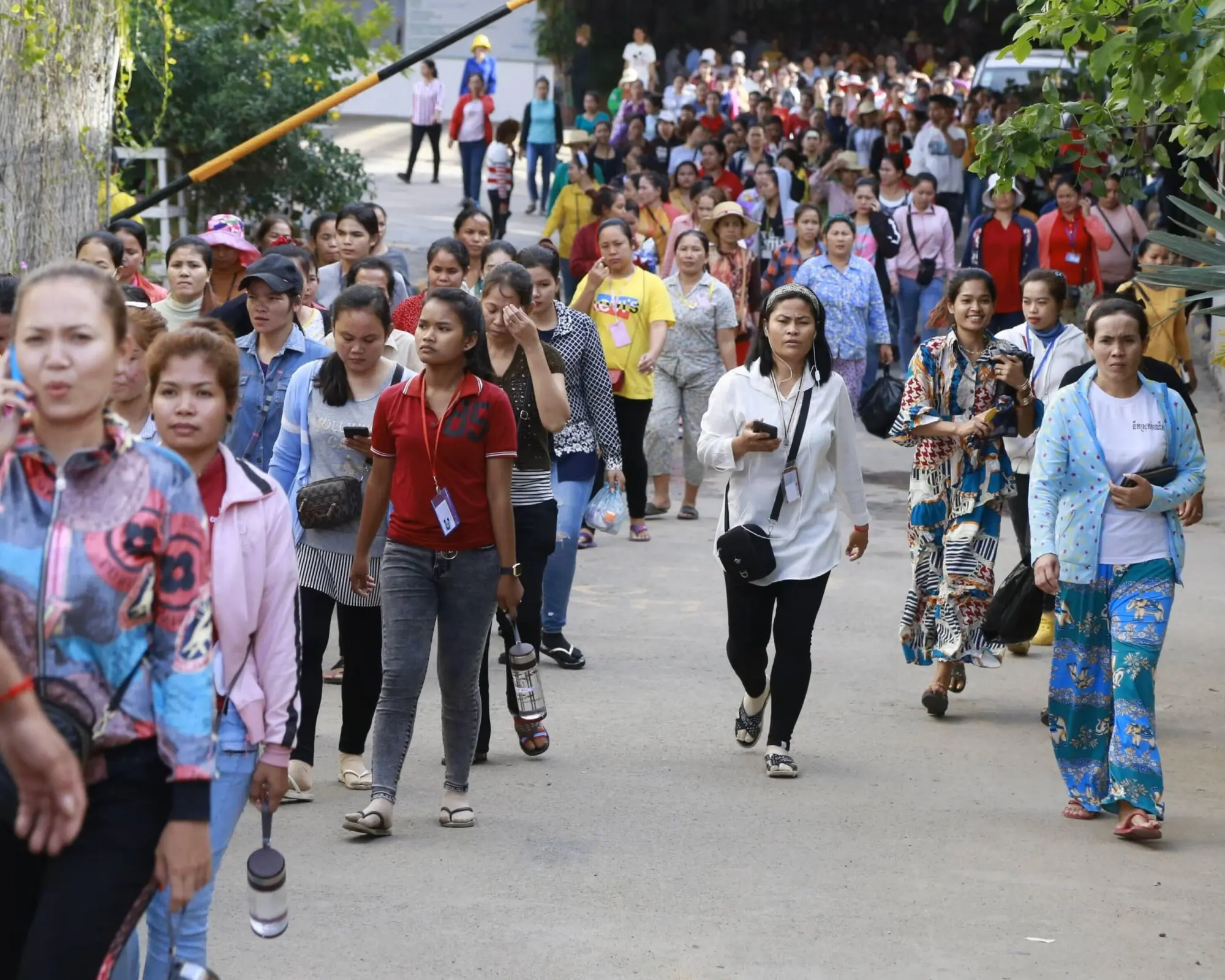 omctg0 hang tram nghin cong nhan may 351753955468