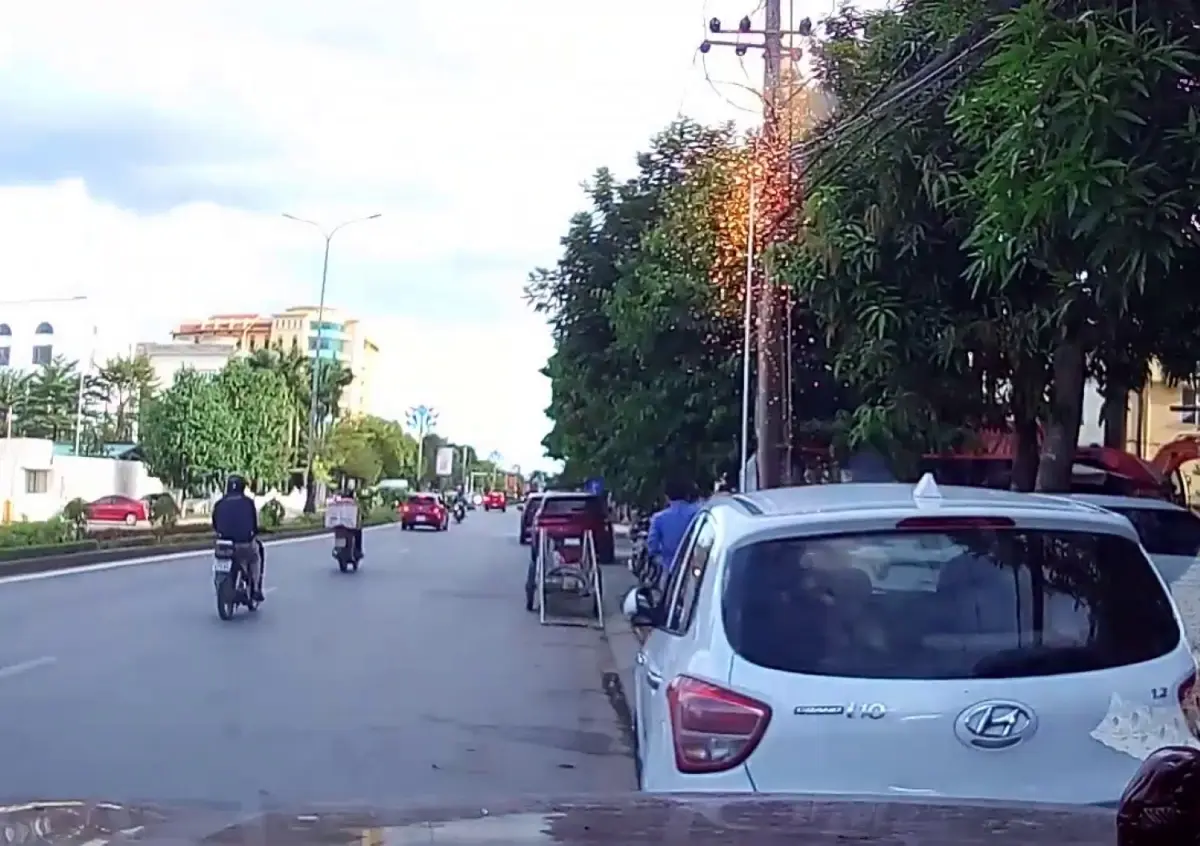 py5dzm khoanh khac 2 cong nhan bi dien giat nguy kich