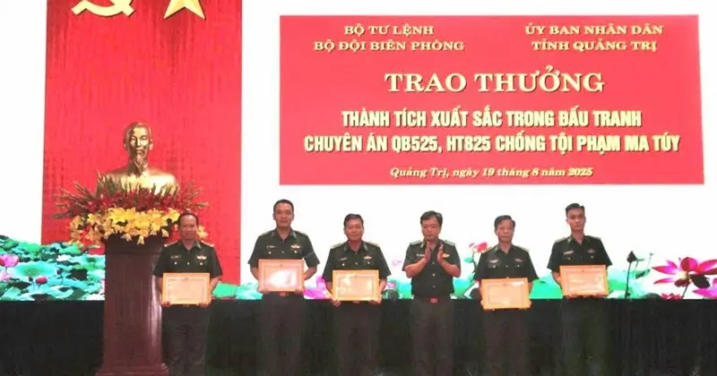 q8awh2 Khen Thuong Bien Pho