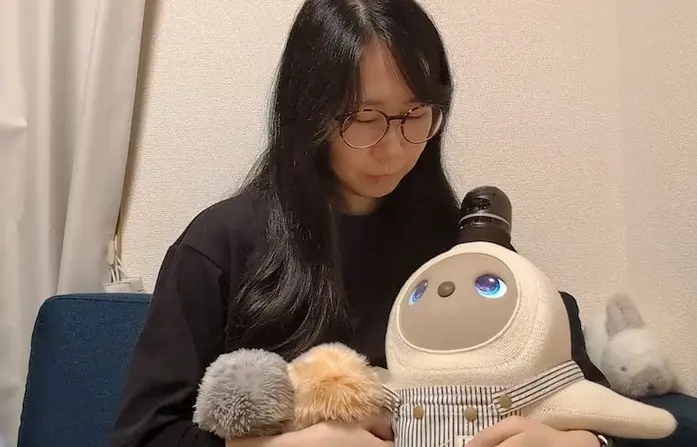 q9gq21 060125 robot dong hanh