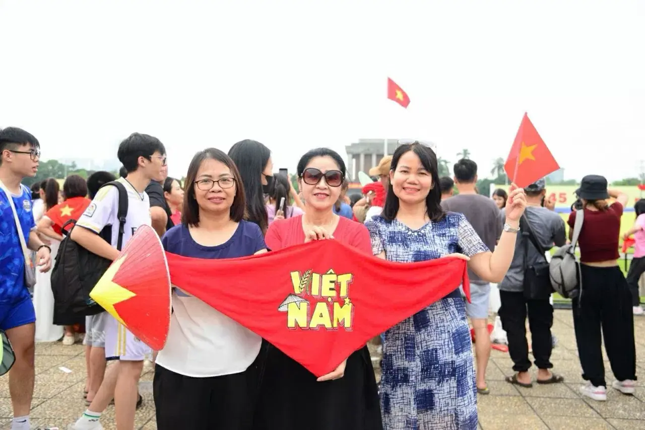 qpto7u_ha-noi-se-phat-banh-nuoc-uong-cho-nguoi-dan-xem-dieu-binh-29-20250821121326.webp