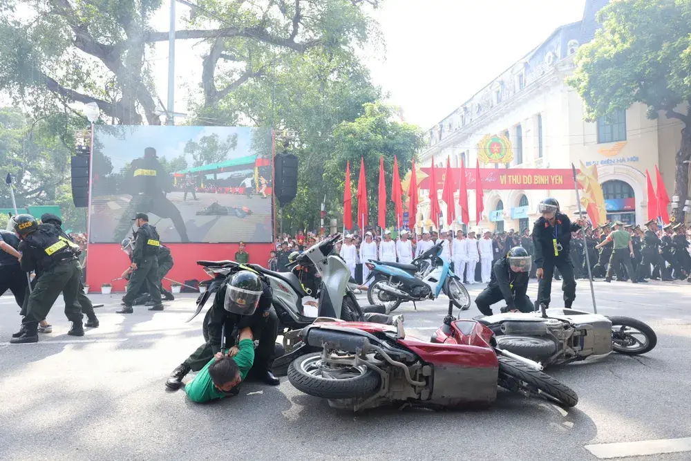 thsyoj nu canh sat giao thong 15 4909 94.jpg