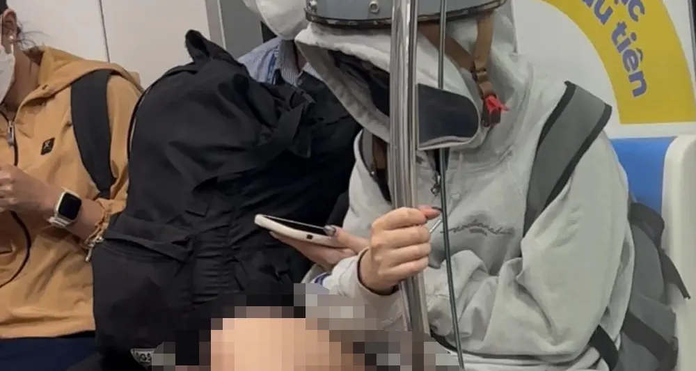 tk05ts xac minh vu nguoi dan ong bi co gai truy duoi vi co hanh vi sam so tren metro 2807
