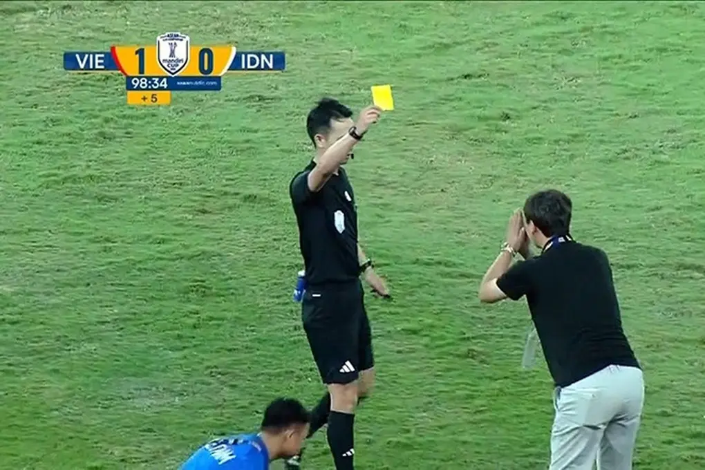 ut5a5w hlv kim sang sik vai lay trong tai tro ly hlv indonesia nhan the do kho do edited 1753803135162