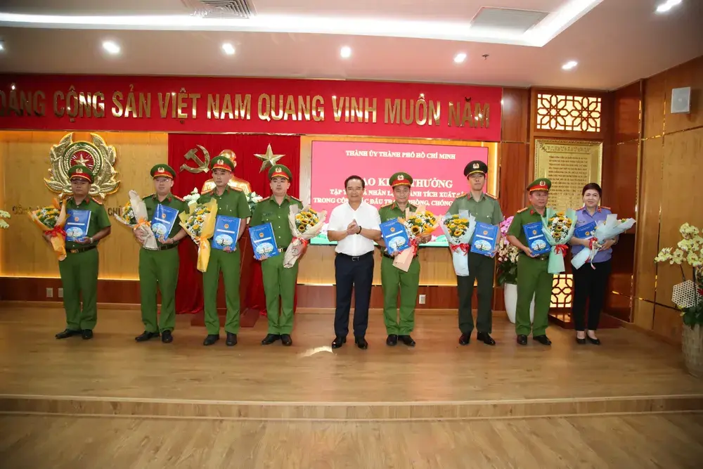 vaqr07 bat 84 nguoi trong duong day danh bac hon 20 000 ty dong 4 9725 974.jpg