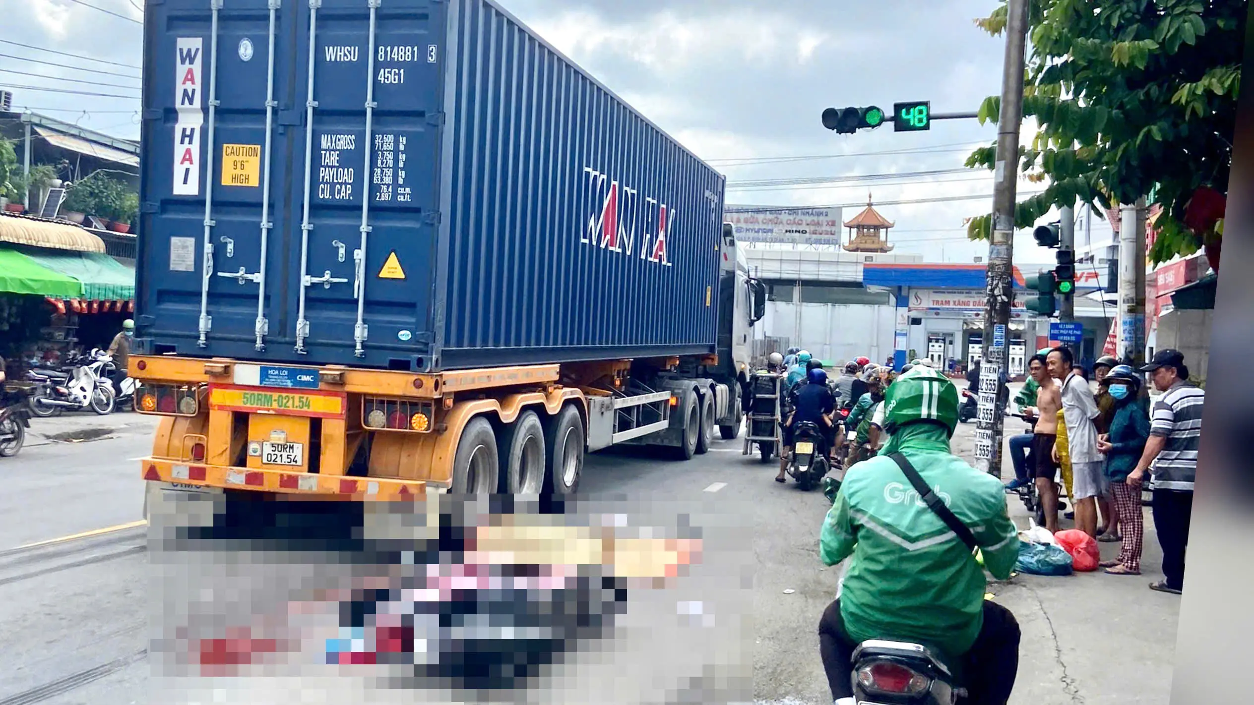 vminzj tp hcm va cham voi xe container nguoi phu nu tu vong tai cho 2 9526 8351