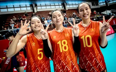w7oo6m bong chuyenu21tto 17547527615961786943381 67 35 1202 1851 crop 17547527910731546577952