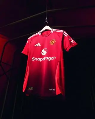 wftdqg man utd chinh thuc cong bo ao dau san nha mua giai 20242025