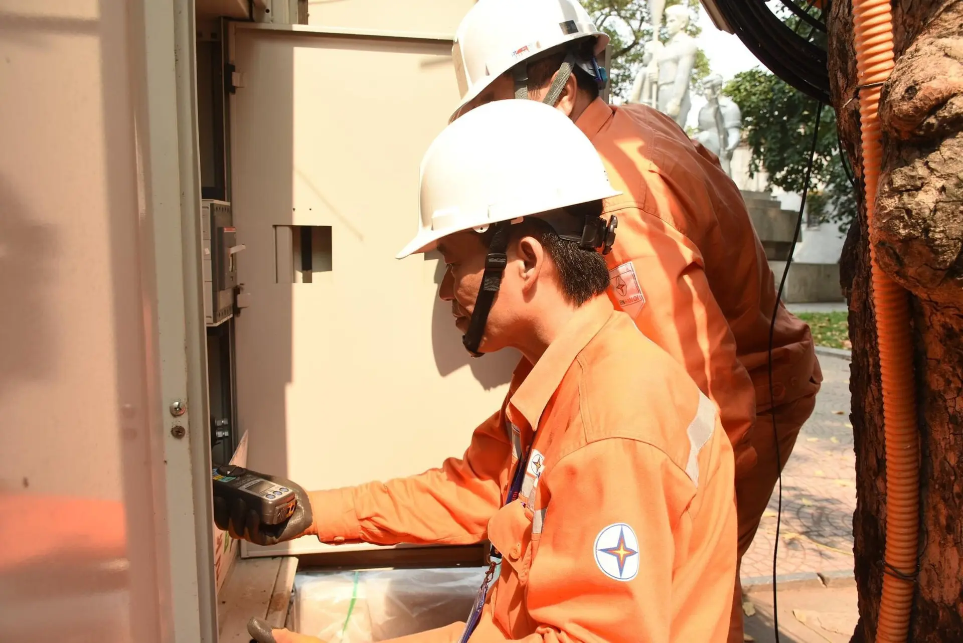 wwd01i kiem tra thiet bi dien mua nang nong 1716967720164399399654 1754357242463640313213