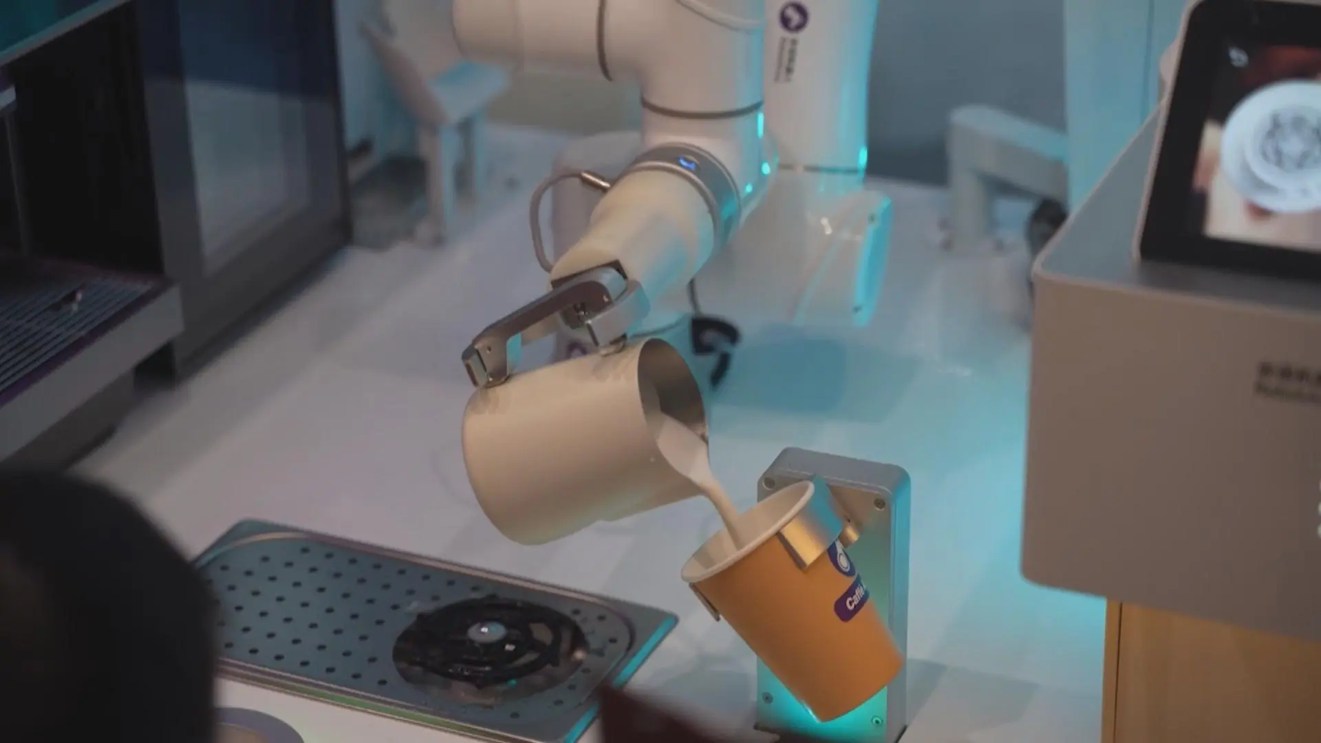xu07jg robot2 17545687555572051665837