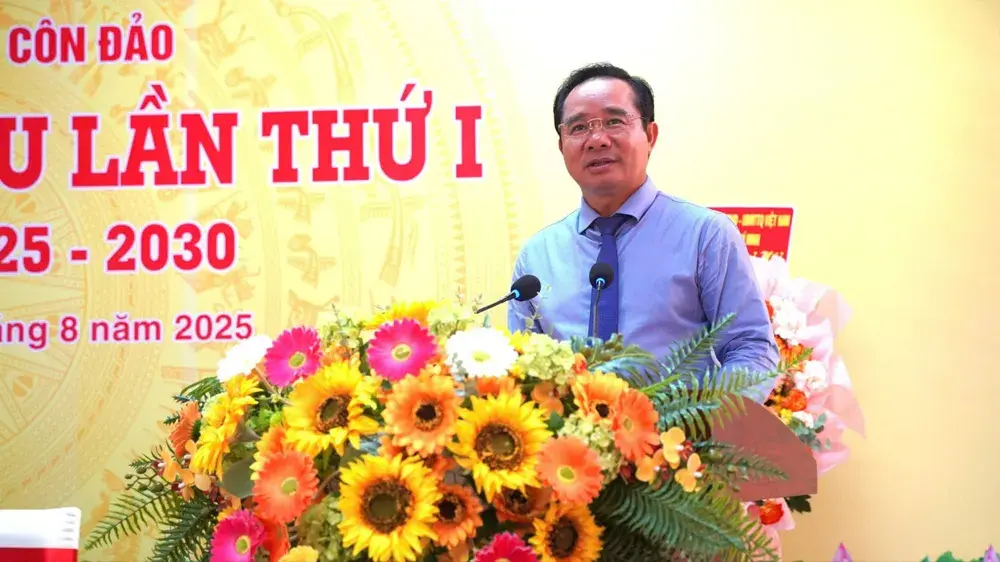 ythcqj chu tich ubnd tphcm 99 8322.jpg