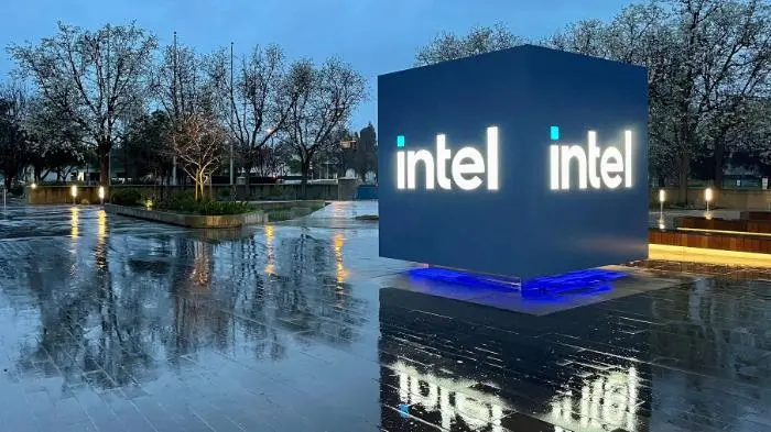 z8d63v co phieu intel tang 14 khi nha san xuat chip nay bo nhiem ceo moi