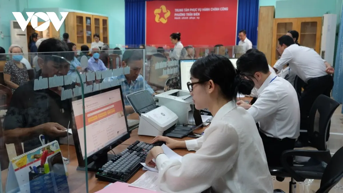 03s4en khong khi lam viec cua vien chuc phuong tran bien rat nghiem tuc khan truong 20250701130719.jpeg