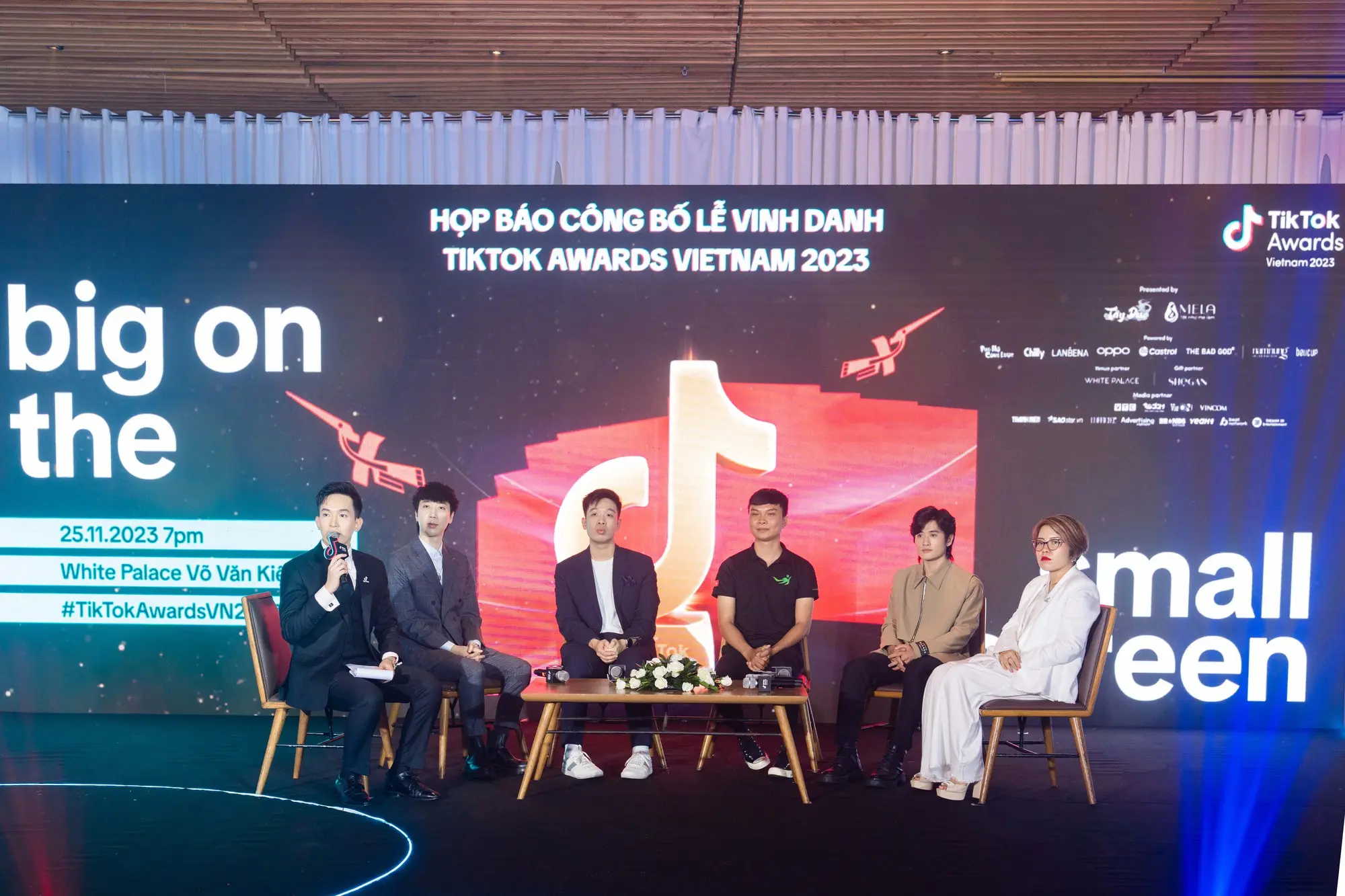 0j0sat_dai-dien-tiktok-va-cac-nha-sang-tao-noi-dung-tai-phien-thao-luan-vinh-danh-thanh-tuu-lon-tu-man-hinh-nho-2-16994979328381600789653.webp