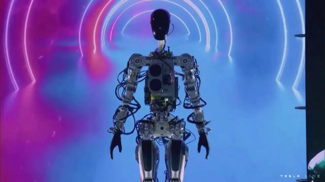 15wac7 Teslas Musk shows off humanoid robot Optimus prototype 1