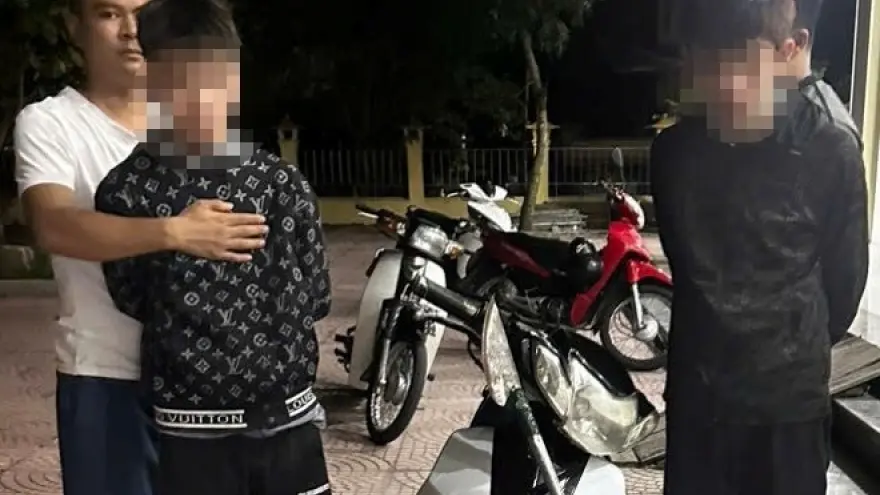 3rbwsy hai doi tuong hoang va manh bi cong an bat giuanh ca hai phong
