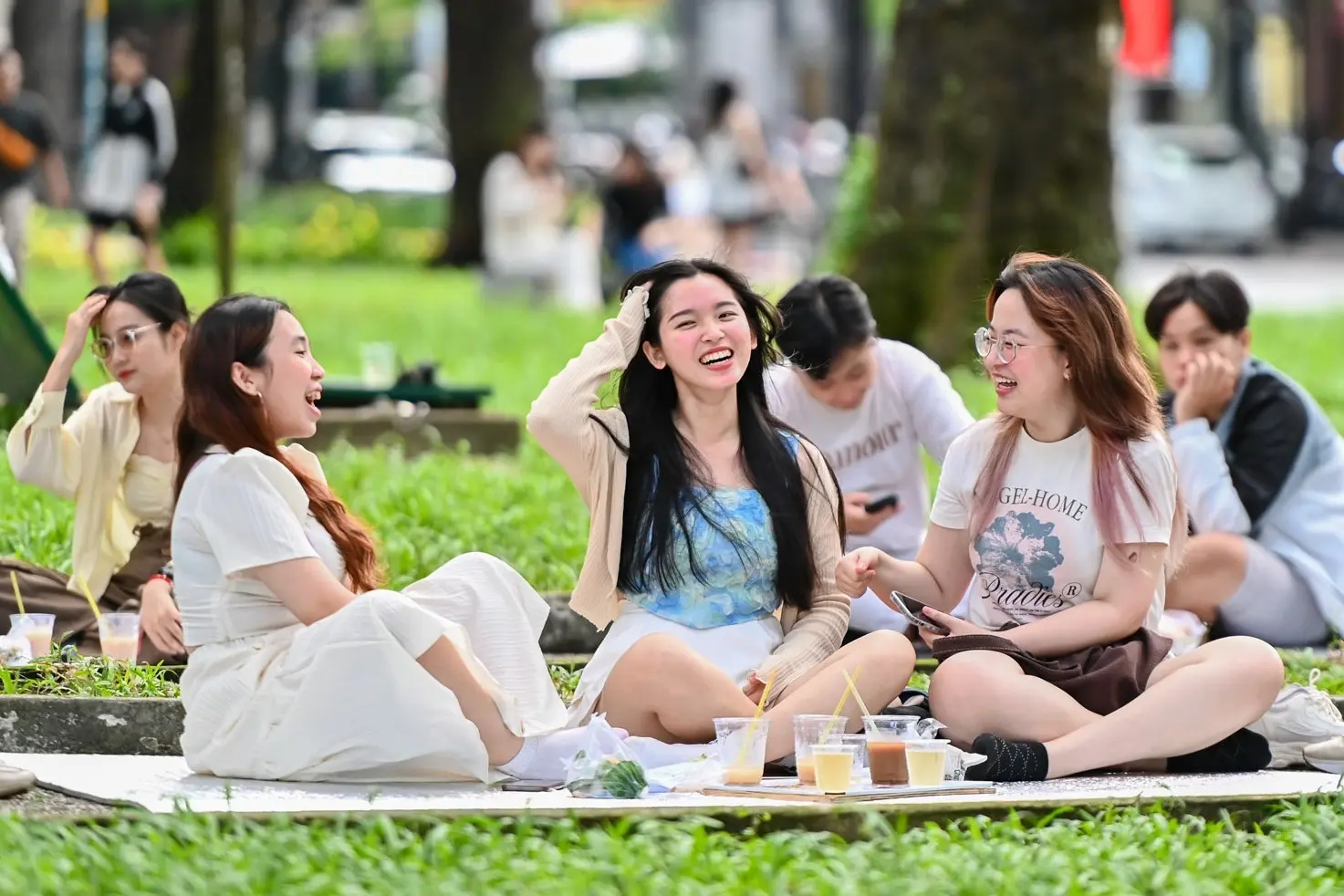 448cnd gioi tre tphcm ngoi ca phe bet dao pho ngay dau nghi le 29 612