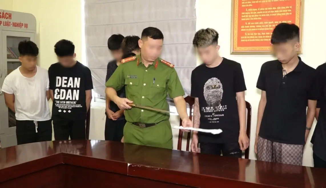 4lqs2h nhom thanh nien dua