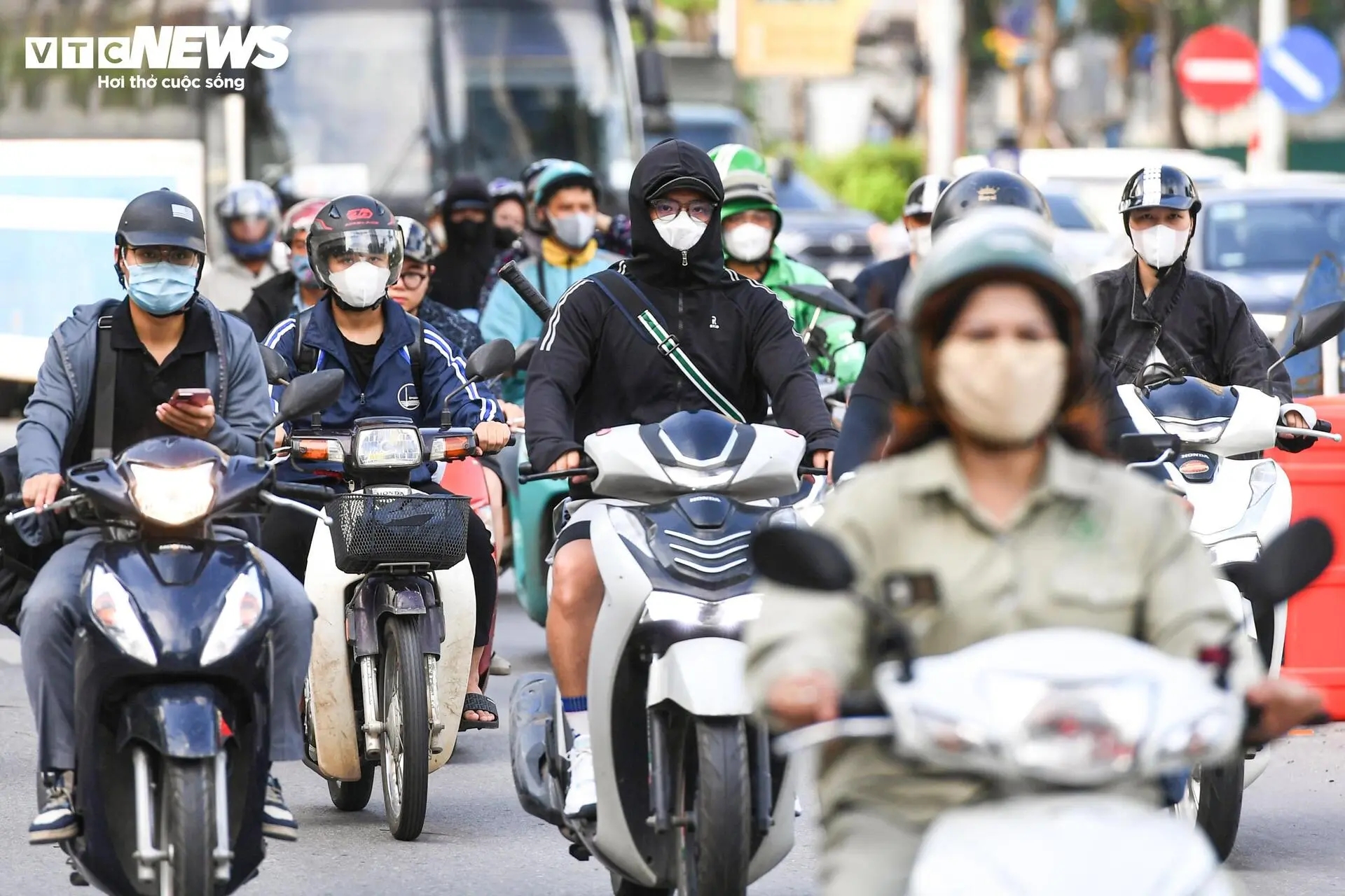 7f3s40 nang nong ha noi ngay giua troi thu 15093666