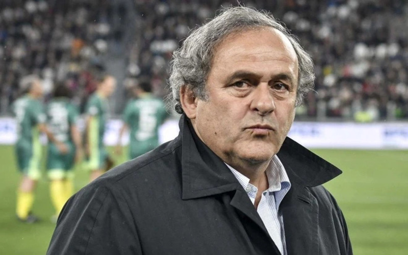 Michel Platini sau khi giai nghe